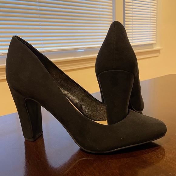 Black Fergie Heels